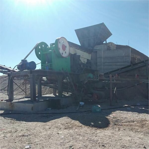 颚式破碎机现场图片